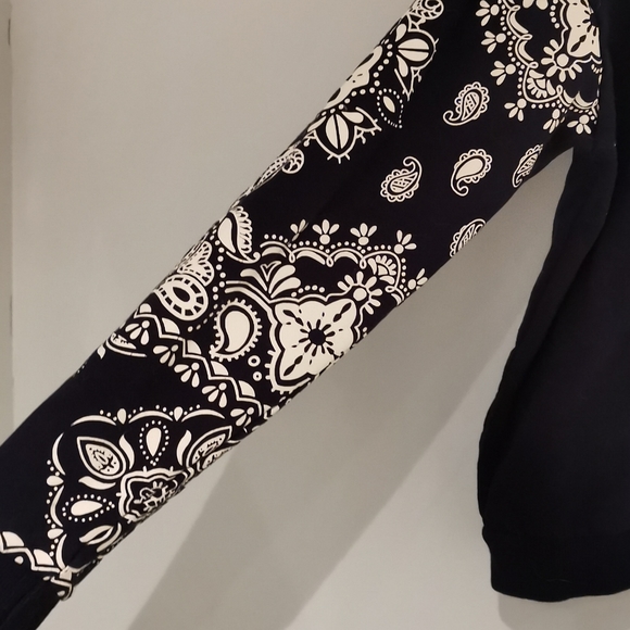 🔥 3 for $30 🔥 Forever 21 Navy Sweatshirt - Picture 2 of 3